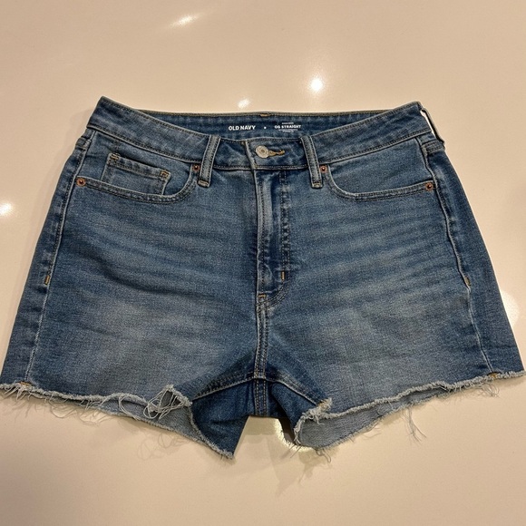Old Navy Women's Blue Denim Shorts Size 8 - Picture 1 of 4